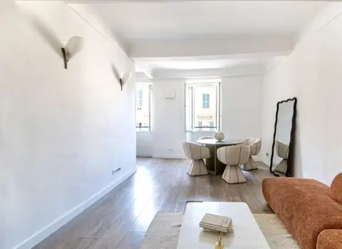 Place Magenta, en étage élevé, 3 pièces de 63 m2