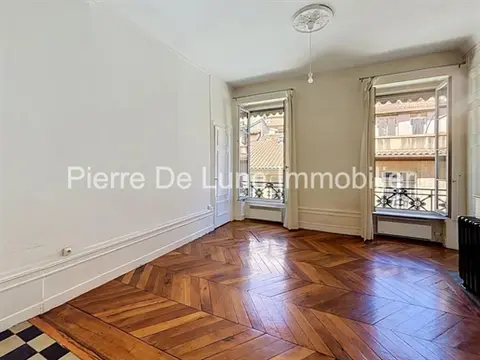 Lyon 1er – Appartement de caractère à réinventer | Charme de l'ancien, dressing, cave & grenier