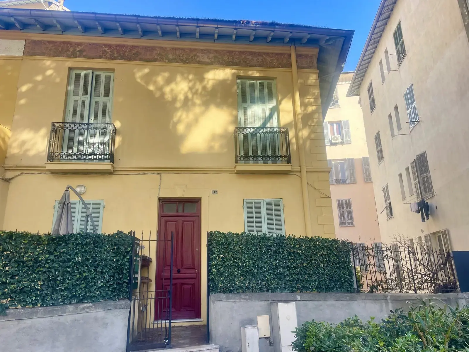 Nice, Cyril Besset, pour investisseurs, maison de ville divisée en 4 appartements