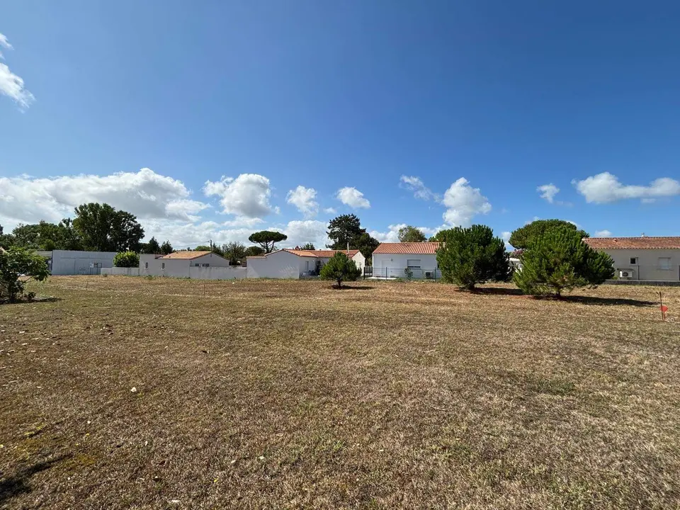 Land — Meschers-sur-Gironde
