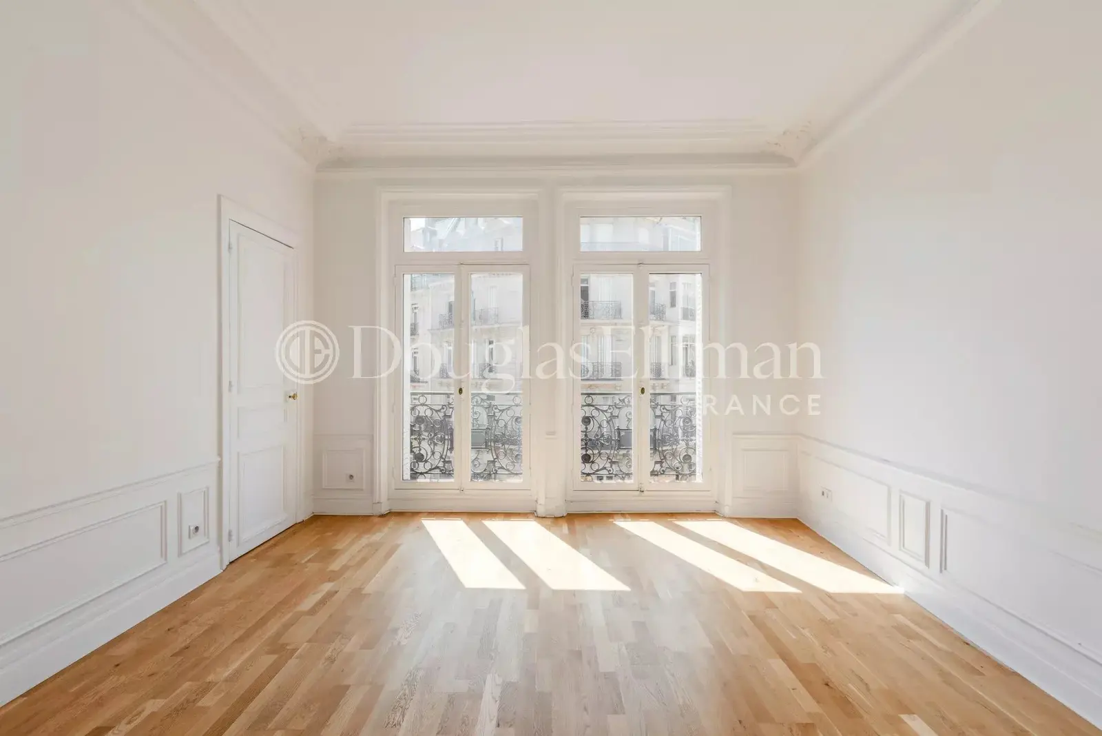 PARIS 8ème TRIANGLE D'OR - Appartement 3 chambres
