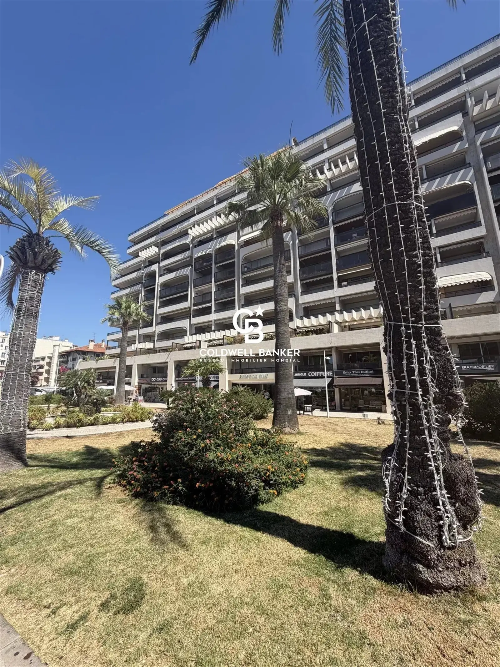 Juan-les-Pins – Appartement de charme au sein d’une résidence de prestige en front de mer